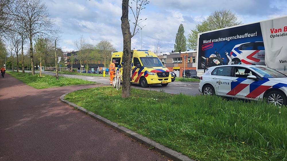 Botsing Tussen Een Fietser En Een Automobilist Op De Achterste Wei