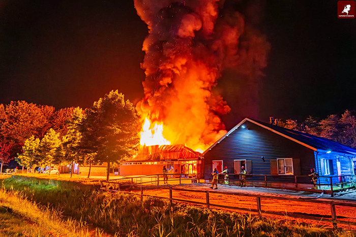 Brand paardenstal Zeewolde