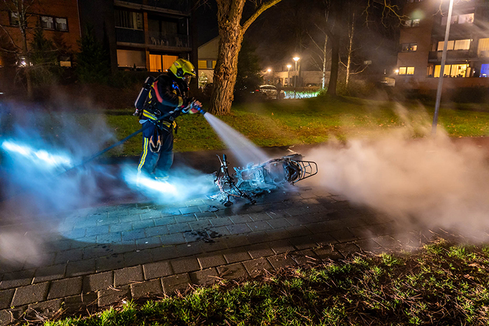 Scooter in brand Vondelpark Harderwijk