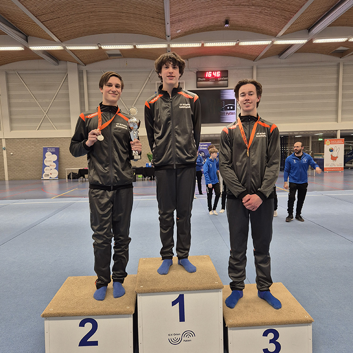 junioren turners van links naar rechts Rowan van het Hul, Demiën Prinsen en Hank Hendrikx 