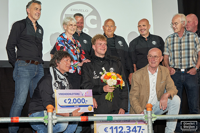 Sponsoravond EFC 58 bij AIC cheque