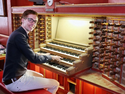 Organist Gert van Hoef op PodiumPlantagekerk