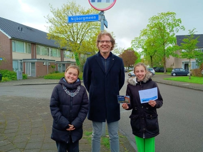 Onthulling verkeersbord SlakkenGang Harderwijk