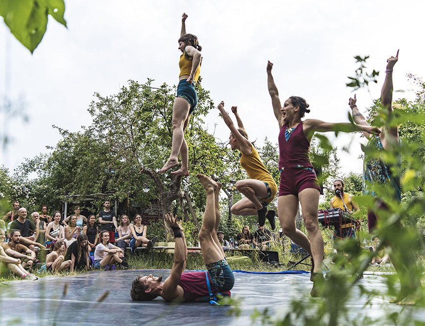 Straattheaterfestival STRABANT in binnenstad van Harderwijk