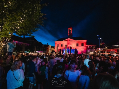 Preuverie keert terug op de Markt, Harderwijk Live in nieuw jasje