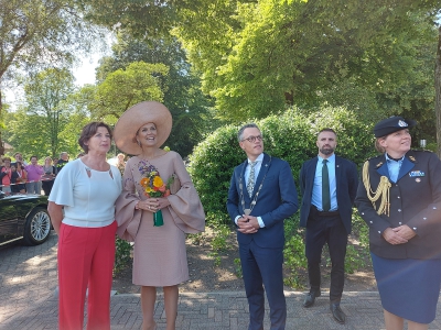 Koningin Máxima opent schoolgebouw Emaus College in Ermelo