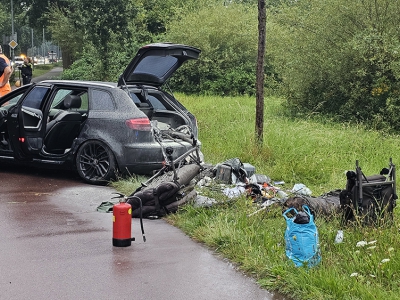 Man steekt eigen auto in brand, man getaserd en aangehouden