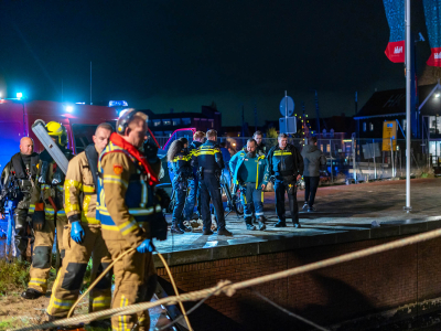 Auto belandt in water Waterfrontpark Harderwijk 