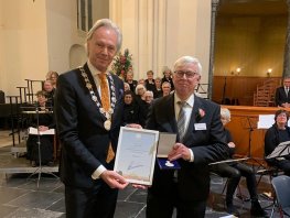 Koninklijke Erepenning voor 100-jarige  Christelijke Oratoriumvereniging Noord-West Veluwe