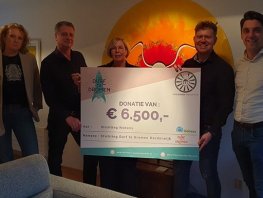 Stichting Durf te Dromen reikt cheque uit aan Stichting Nobass